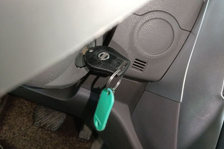 Nissan Sunny 2018 car image #11