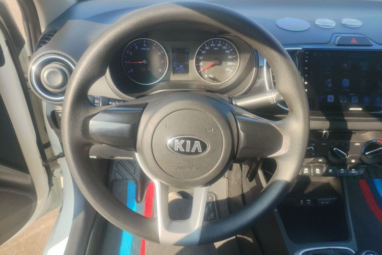 Kia 2019 car image #11