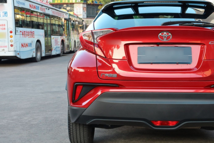 Toyota C-HR 2018 car image #11