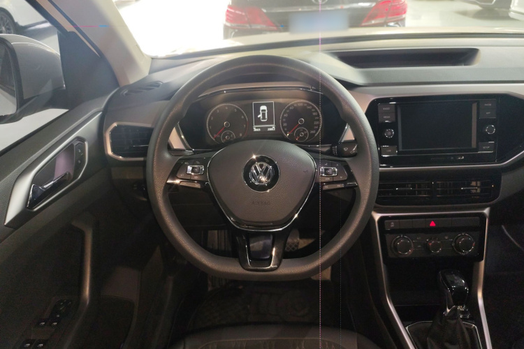 Volkswagen T-Cross 2020 #11 Volkswagen T-Cross 2020 car image #11