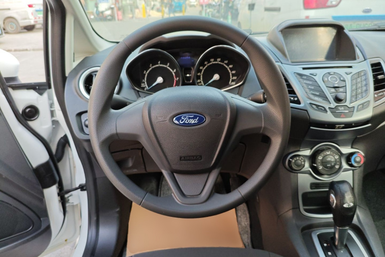 Ford Fiesta 2014 car image #11