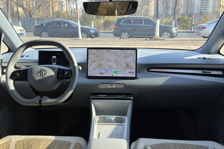 MG 4 EV 2025 car image #11