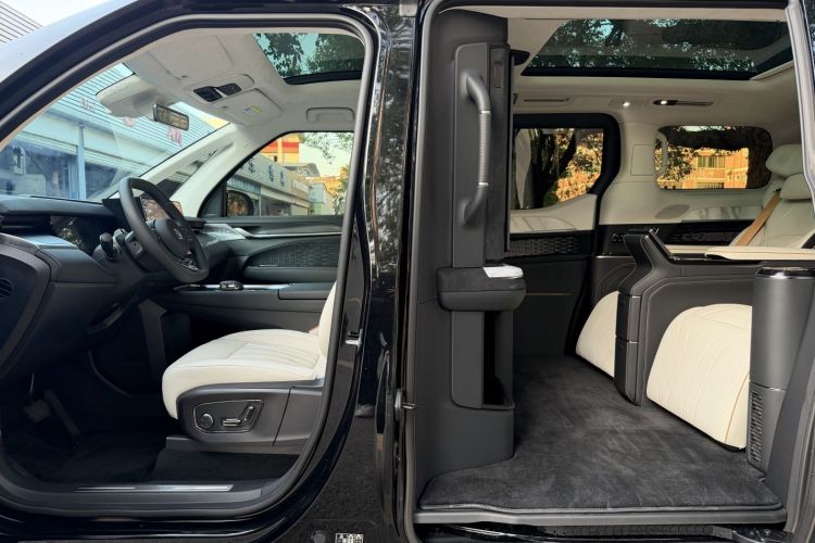 极氪 极氪009 2024 汽车图片 #11