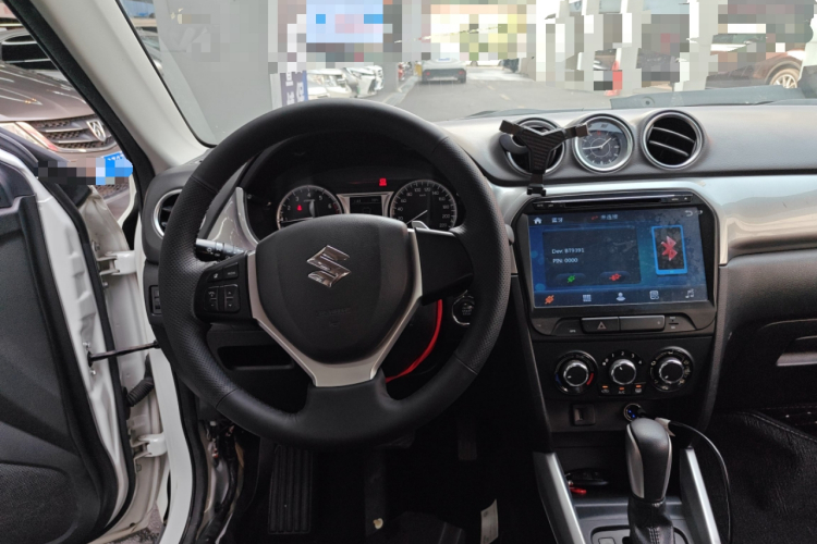 Suzuki Vitara 2016 car image #11