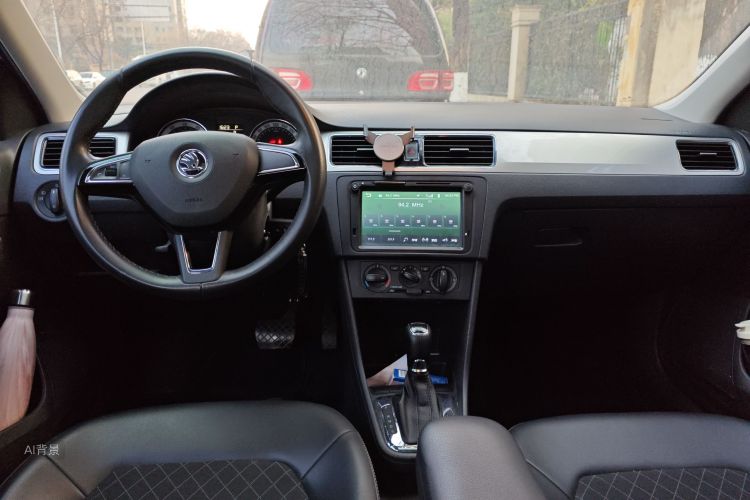 Skoda Rapid 2018 car image #11