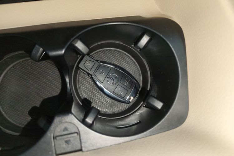 Mercedes-Benz V Class 2020 car image #11