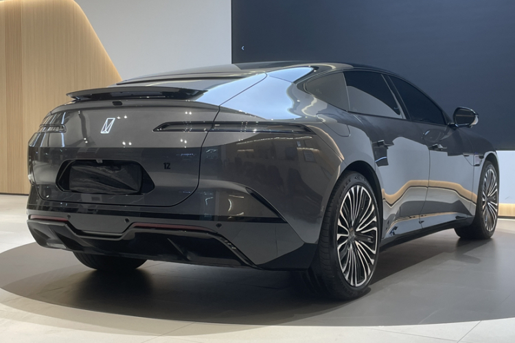 Avatr 12 2024 car image #11