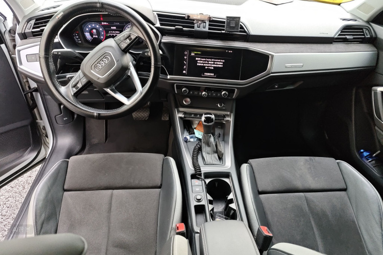 Audi Q3 2020 car image #11