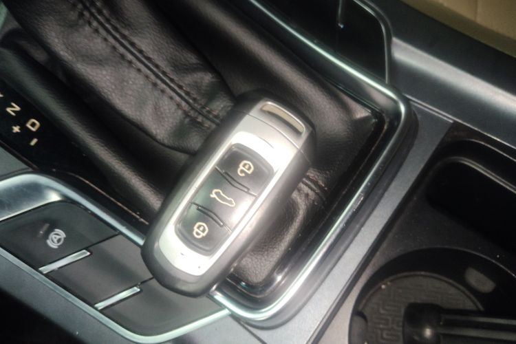 GEELY Emgrand 2019 car image #11