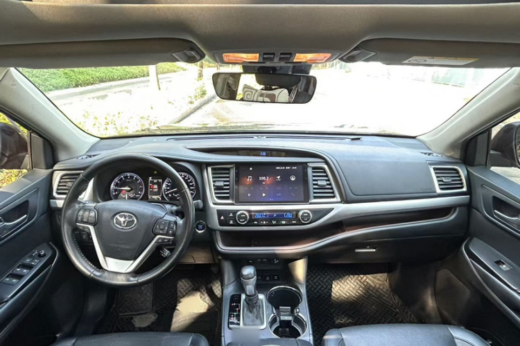 Toyota Highlander 2021 car image #11