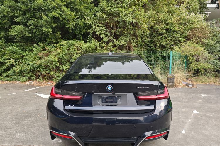 BMW i3 2024 car image #11