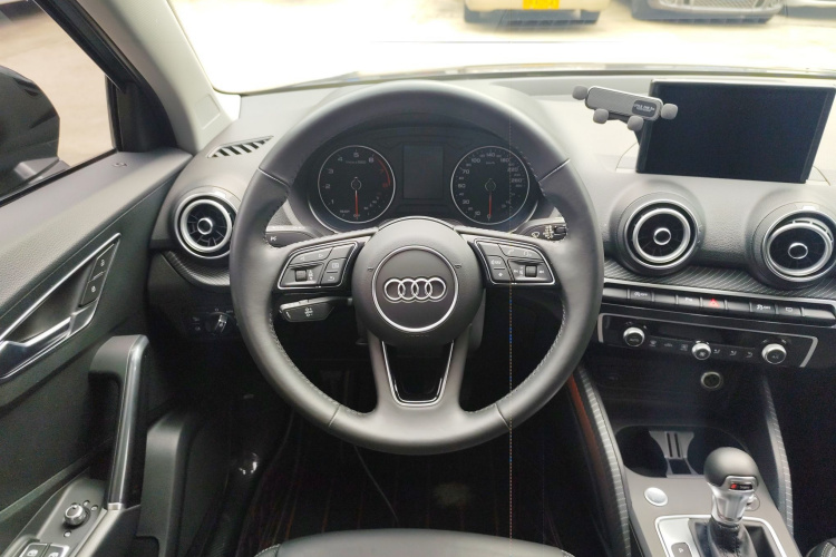 Q2L 2020 car image #11