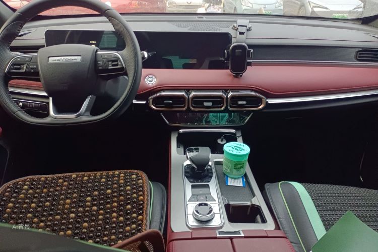 X70 PLUS 2025 car image #11