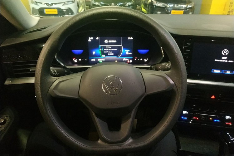 Volkswagen Passat New Energy 2023 immagine di auto #11