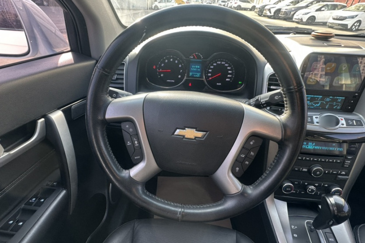 Chevrolet Captiva 2015 car image #11