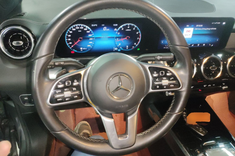 Mercedes-Benz GLB Class 2023 immagine di auto #11