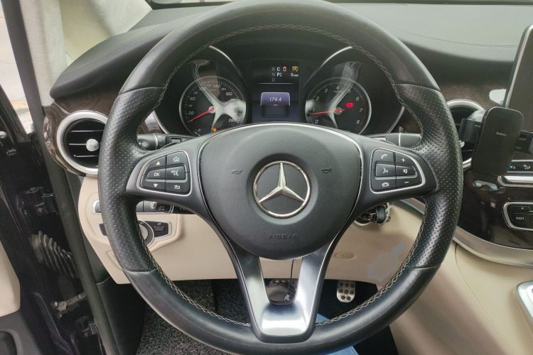 Mercedes-Benz V Class 2020 car image #11