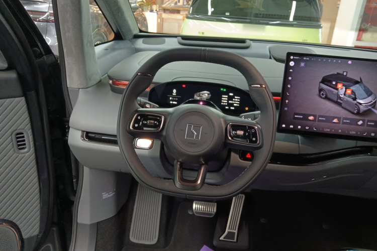 极氪 极氪MIX 2024 汽车图片 #11