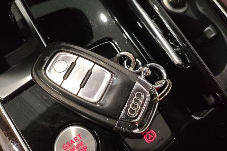 Audi A8 2016 car image #11