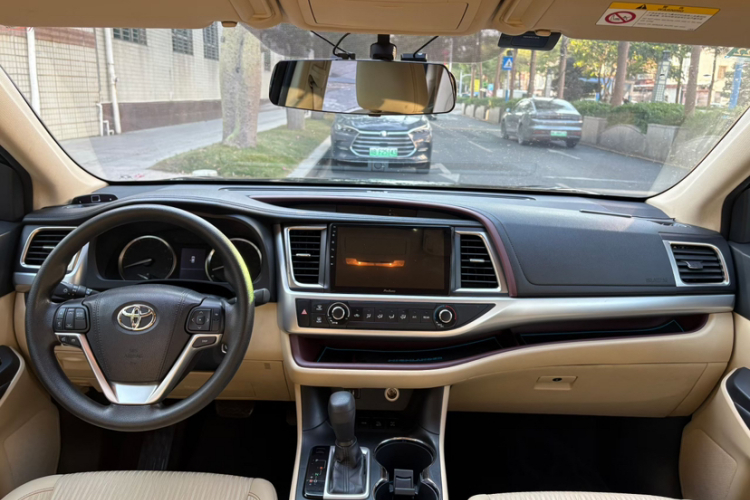 Toyota Highlander 2016 car image #11