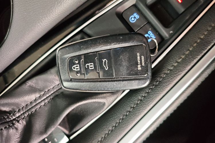 Toyota Avalon 2023 car image #11