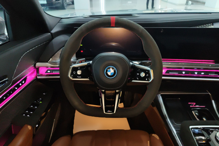 BMW i7 2025 car image #11