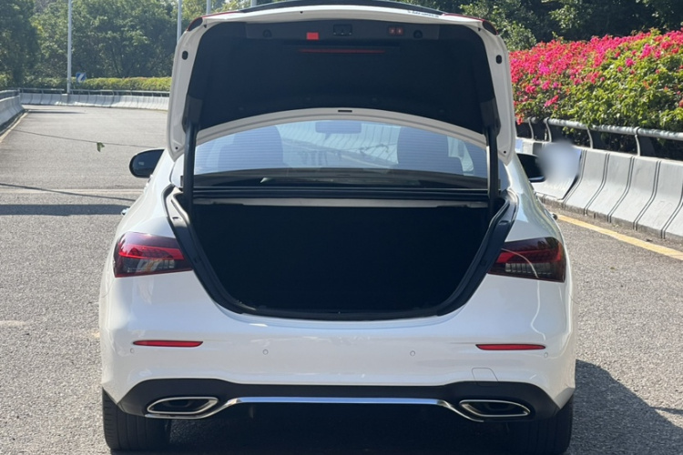 Mercedes-Benz E Class 2021 car image #11