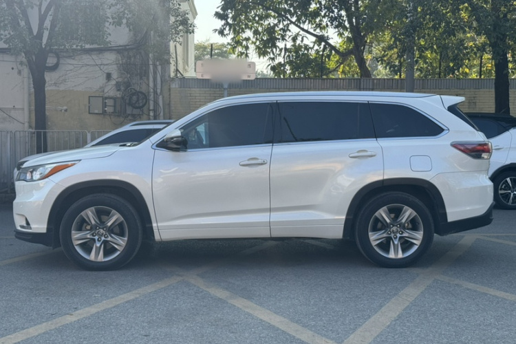 Toyota Highlander 2017 car image #11