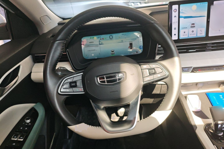 Emgrand L HiP 2022 #11 Emgrand L HiP 2022 car image #11