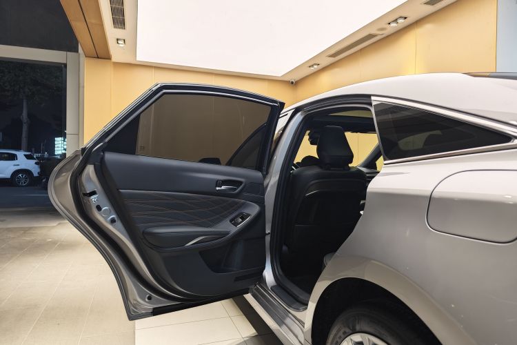 Toyota Avalon 2024 car image #11