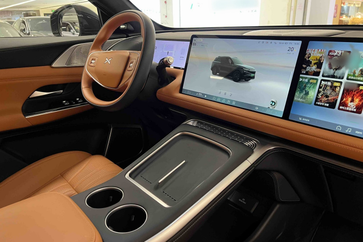Xpeng G9 2025 immagine di auto #11