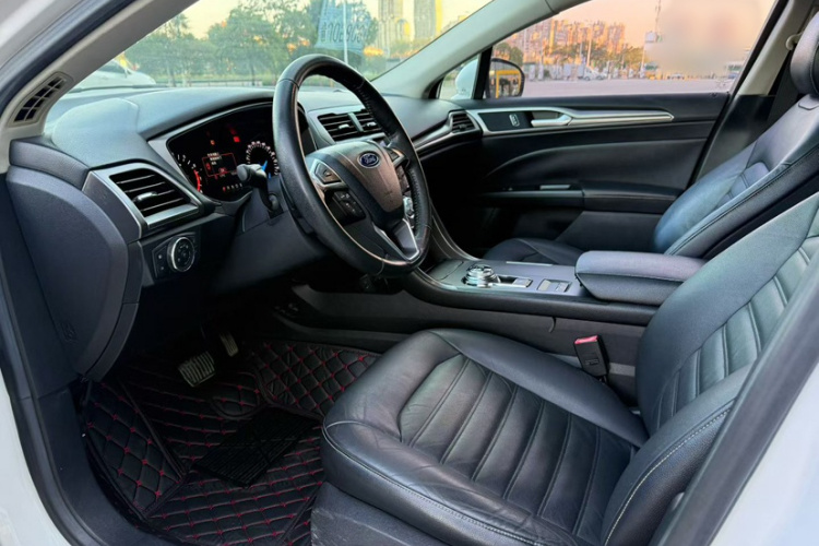 Ford Mondeo 2017 car image #11