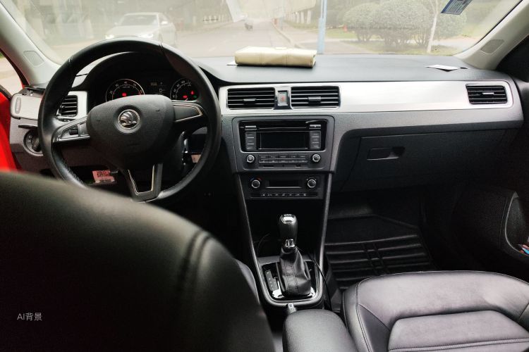 Skoda Rapid Spaceback 2014 car image #11