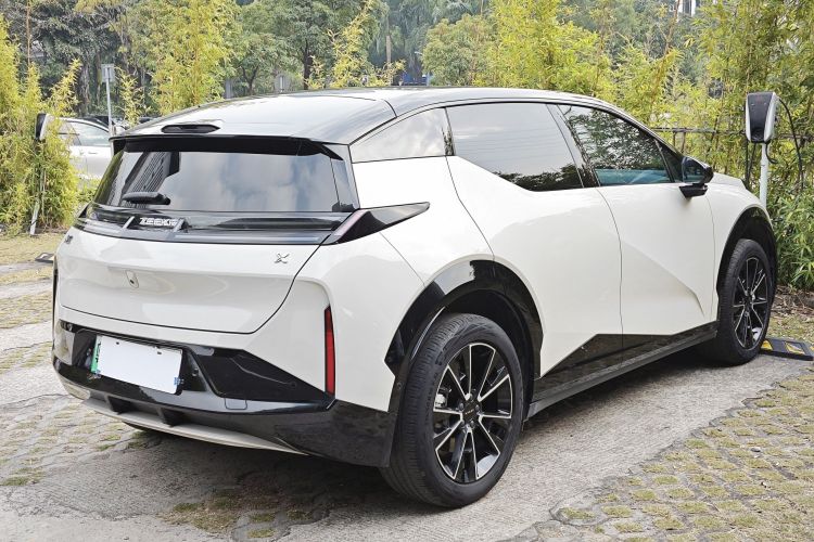 Zeekr X 2023 #11 Zeekr X 2023 car image #11