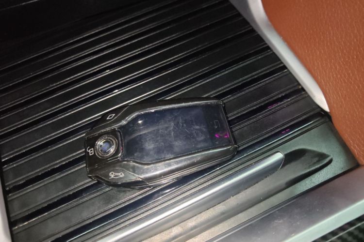 BMW X6 2018 car image #11