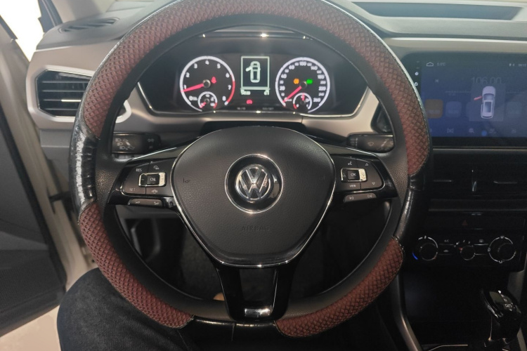 Volkswagen T-Cross 2019 car image #11