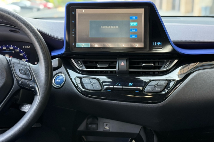 Toyota C-HR EV 2021 изображение автомобиля #11