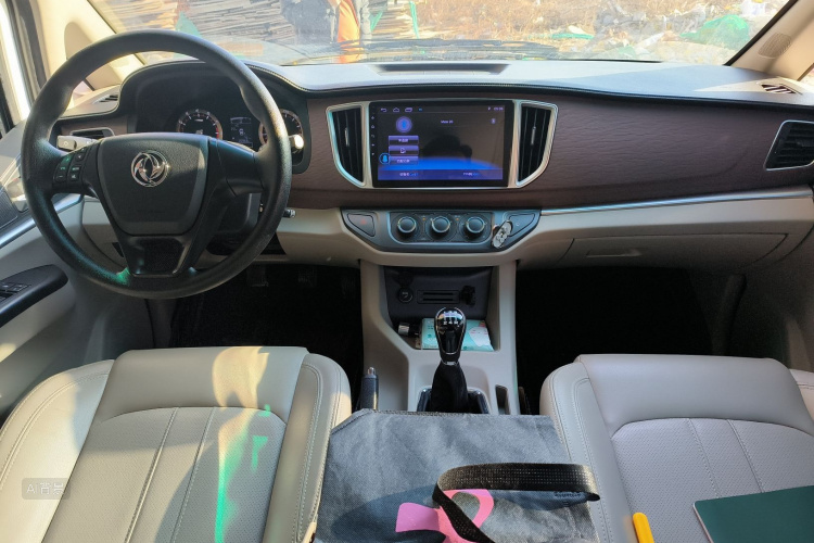 Forthing Lingzhi 2019 #11 Forthing Lingzhi 2019 car image #11