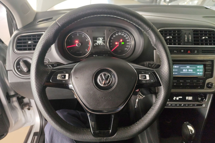 Volkswagen Polo 2014 #11 Volkswagen Polo 2014 car image #11