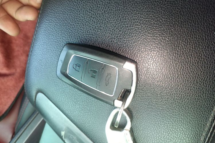 Forthing T5 L 2020 #11 Forthing T5 L 2020 car image #11