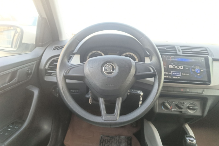Skoda Fabia 2018 car image #11