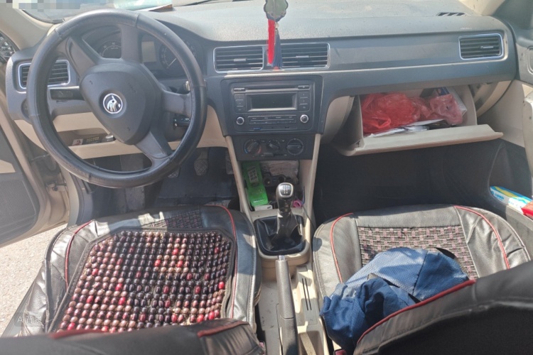 Skoda Rapid 2014 immagine di auto #11