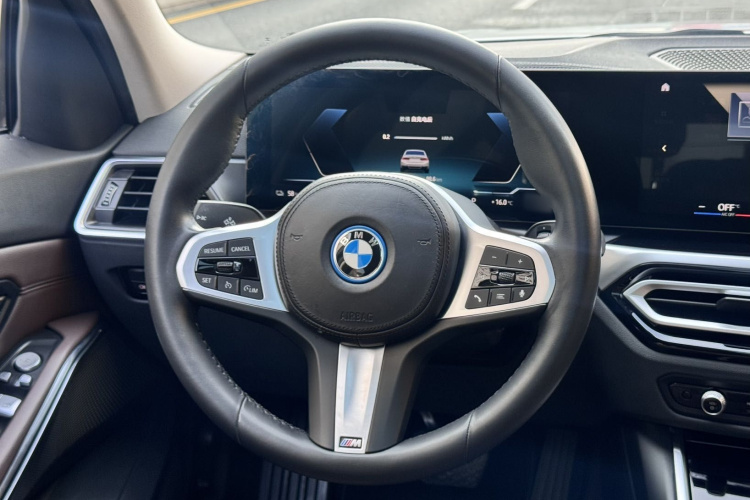 BMW i3 2023 car image #11