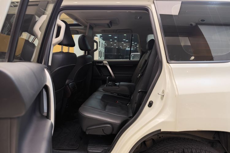 Toyota Land Cruiser Prado 2017 car image #11