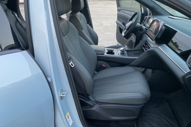 BYD SongL DM-i 2025 car image #11
