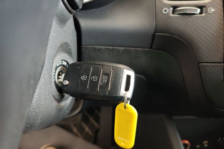 Kia K3 2017 car image #11