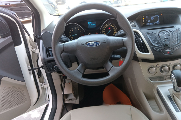 Ford Focus 2015 #11 Ford Focus 2015 car image #11