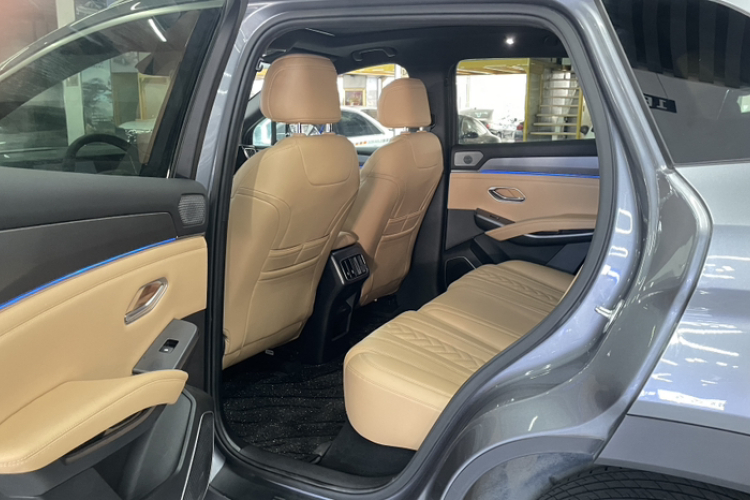 BYD SongL DM-i 2024 car image #11
