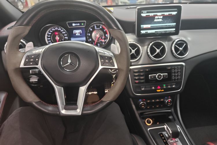 Mercedes-Benz GLA AMG 2016 immagine di auto #11