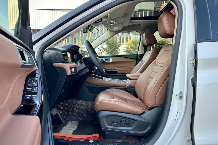 Ford Explorer 2022 car image #11